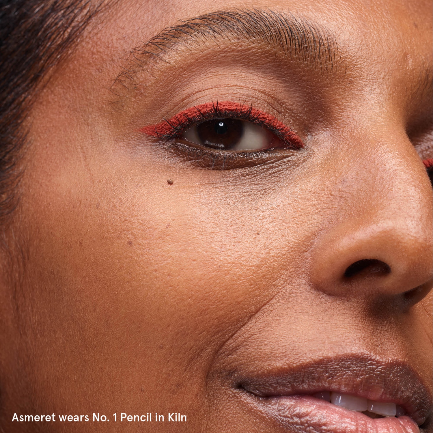 NO 1. PENCIL CREAMY LONG-WEARING EYELINER (DELINEADOR PARA OJOS DE LARGA DURACIÓN)